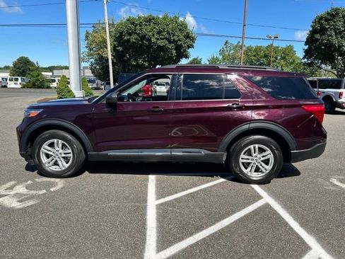 Used 2023 Ford Explorer XLT w/ Equipment Group 202A AWD/4WD image 4