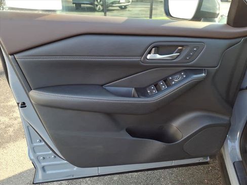 Used 2023 Nissan Rogue SL w/ SL Premium Package image 12