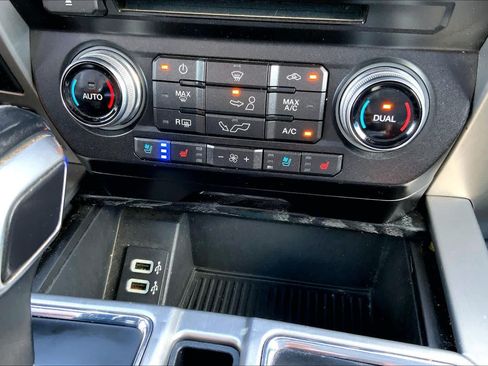 Used 2018 Ford F150 Platinum w/ Equipment Group 701A Luxury AWD/4WD image 34