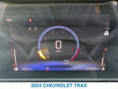 Used 2024 Chevrolet Trax RS w/ Sunroof Package image 16