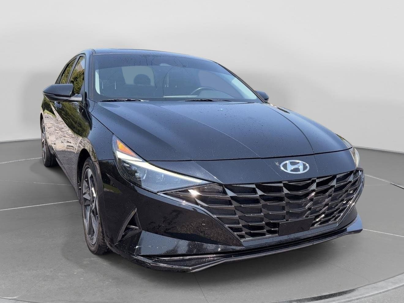 Used 2022 Hyundai Elantra Limited w/ Cargo Package FWD image 7
