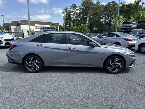 New 2025 Hyundai Elantra SEL image 8