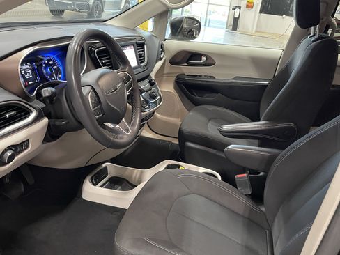 Used 2022 Chrysler Voyager LX FWD image 10