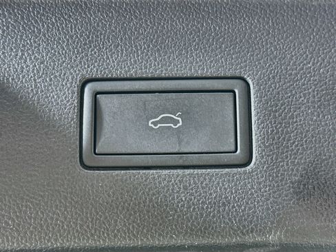 Used 2025 Volkswagen Atlas SE FWD image 30
