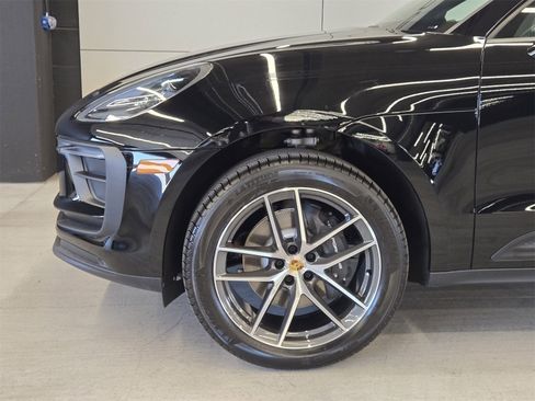 Used 2025 Porsche Macan image 9