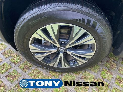 Used 2023 Nissan Rogue SV FWD image 27