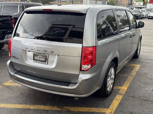 Used 2019 Dodge Grand Caravan SE FWD image 11