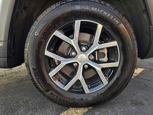 Used 2024 Jeep Grand Cherokee L Limited image 4