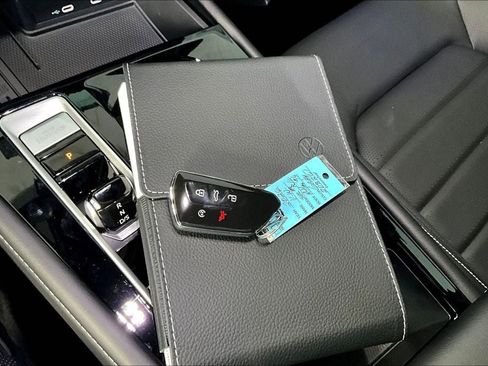 New 2026 Volkswagen Atlas Cross Sport SEL R-Line image 11