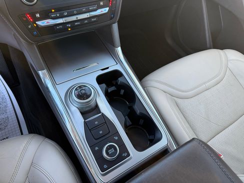 Used 2020 Ford Explorer Platinum w/ Premium Technology Package image 9