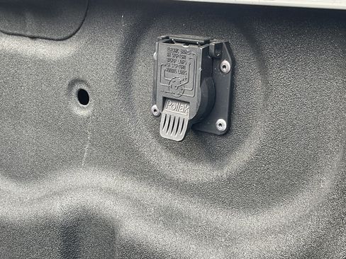 Used 2019 Nissan Titan SL w/ Midnight Edition image 48