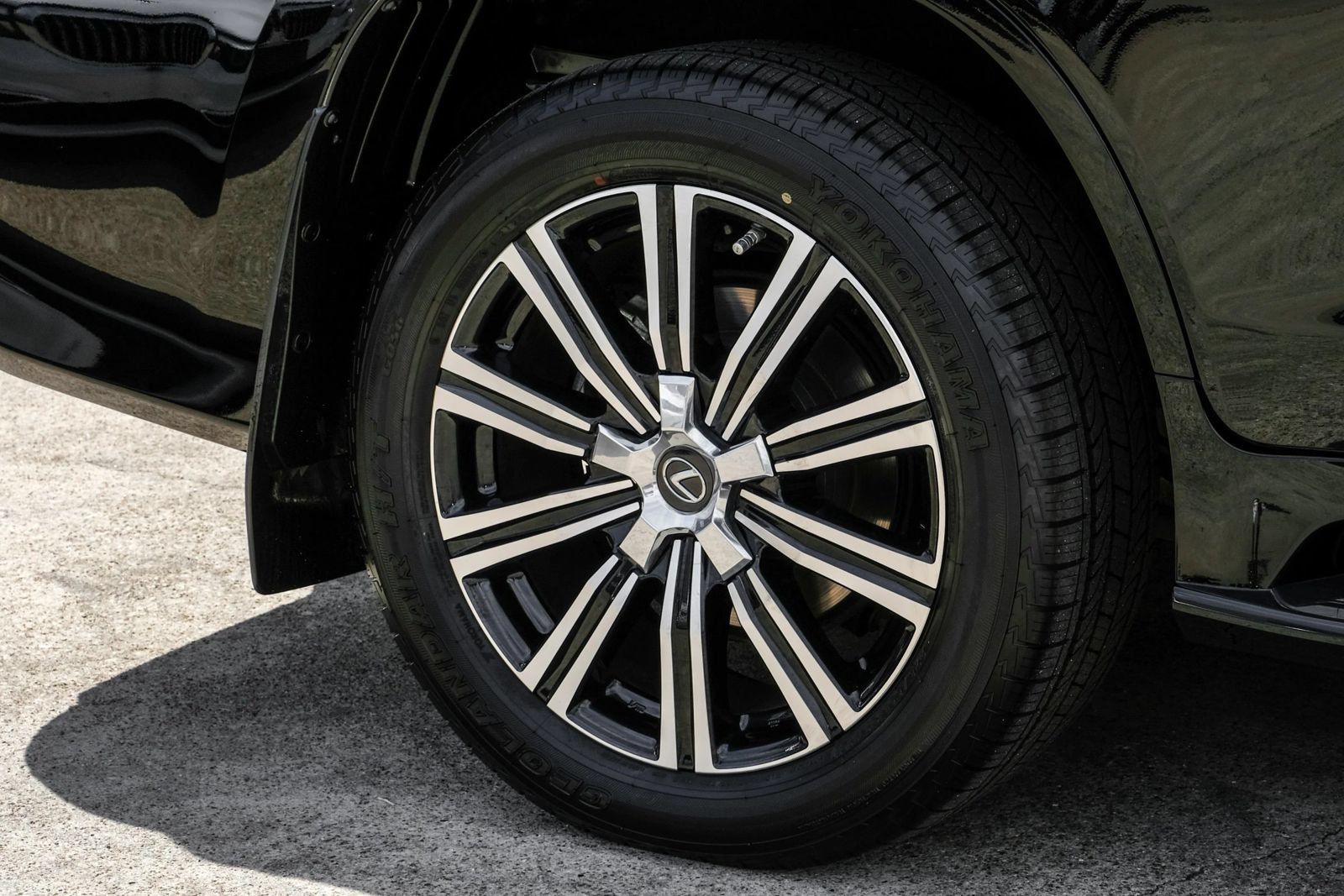 Used 2021 Lexus LX 570 4WD w/ Luxury Package image 53