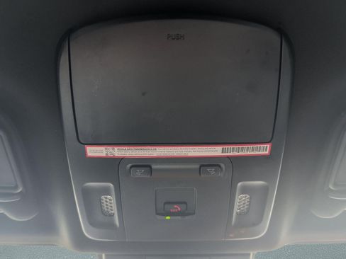 Used 2025 Toyota Camry SE w/ Convenience Package FWD image 22