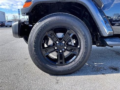 Used 2020 Jeep Wrangler Unlimited Sahara image 7