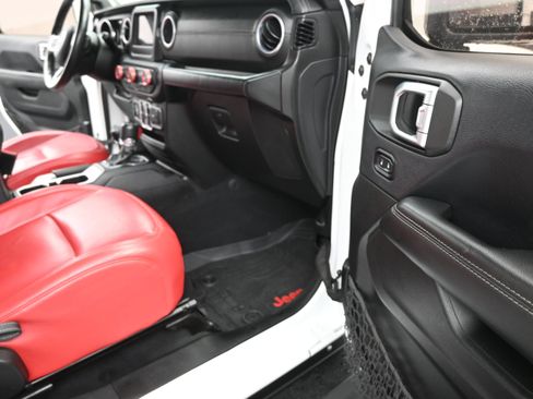 Used 2018 Jeep Wrangler Unlimited Sahara w/ Dual Top Group AWD/4WD image 22