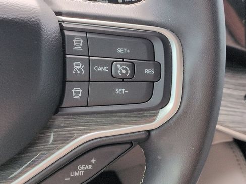 Used 2022 Jeep Wagoneer Series II RWD image 24