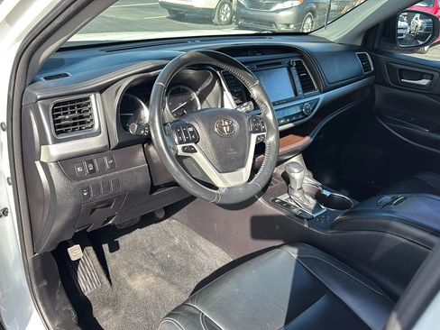 Used 2018 Toyota Highlander XLE FWD image 28