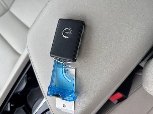 Certified 2023 Volvo XC60 B5 Plus image 33