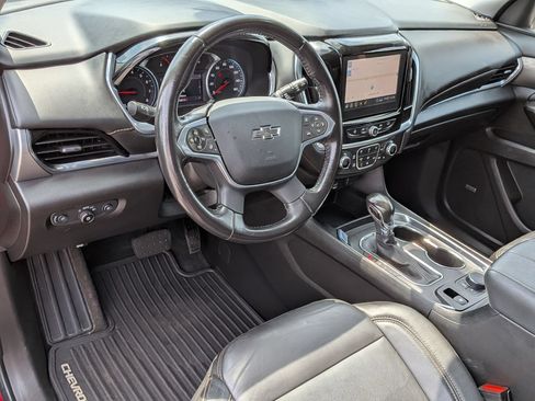 Used 2021 Chevrolet Traverse RS FWD image 17