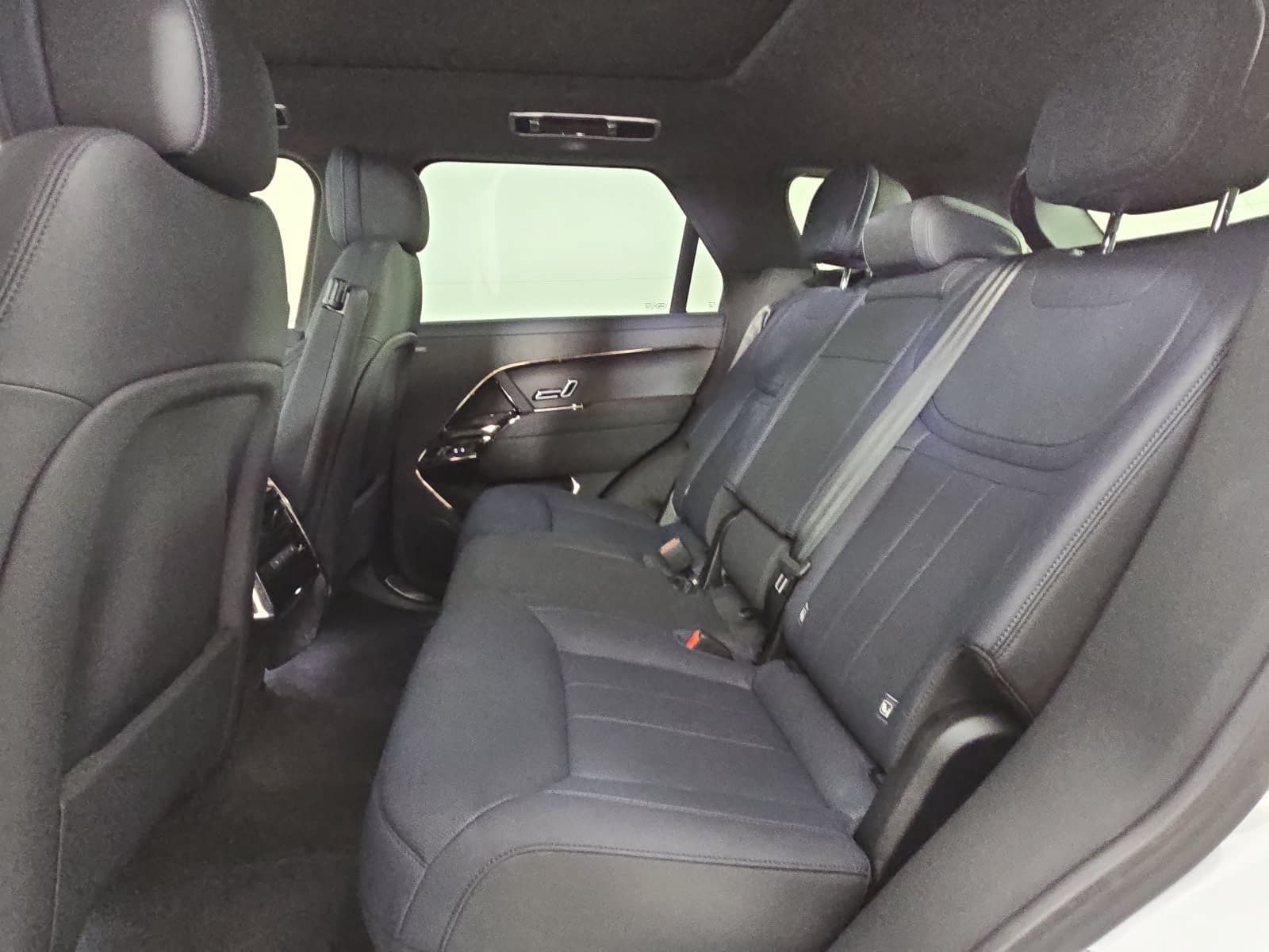 Used 2024 Land Rover Range Rover Sport SE AWD/4WD image 14