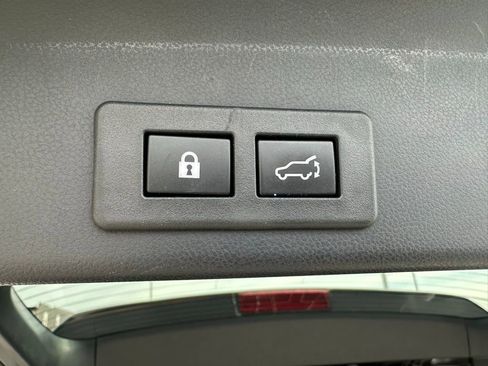 Used 2022 Subaru Ascent Limited w/ Technology Package image 32