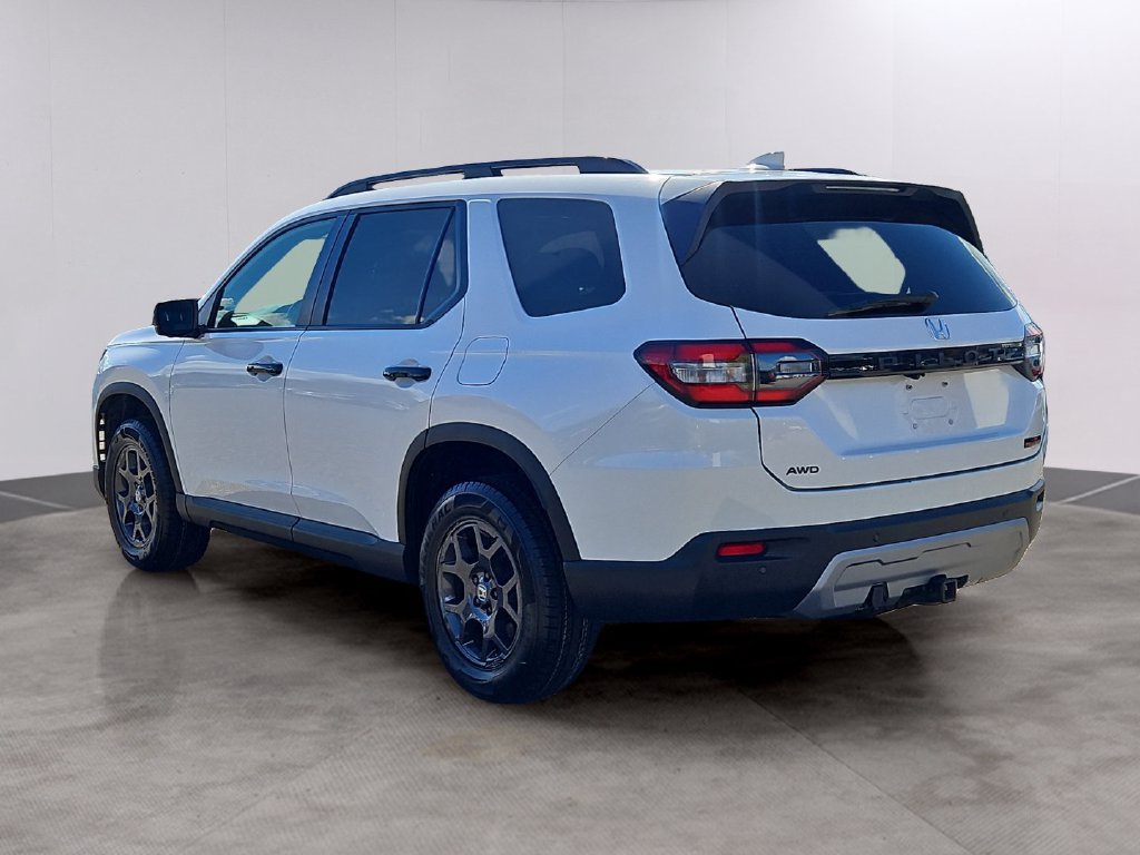 Certified 2024 Honda Pilot TrailSport image 6