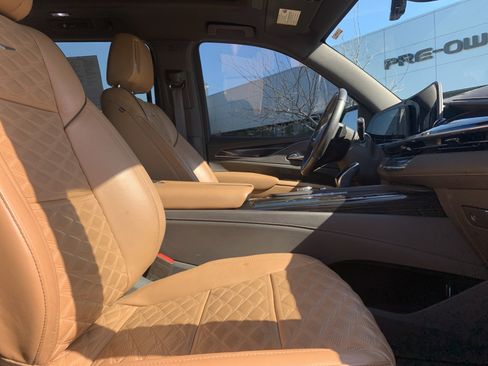 Used 2021 Cadillac Escalade ESV Premium Luxury image 35