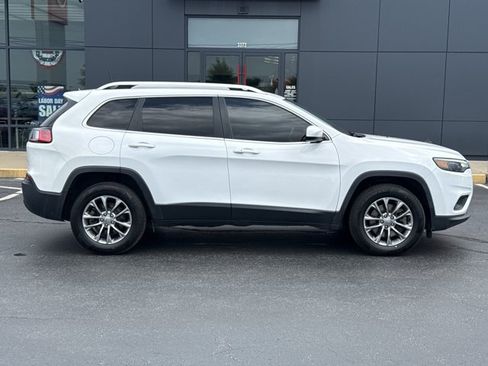 Used 2019 Jeep Cherokee Latitude Plus AWD/4WD image 2