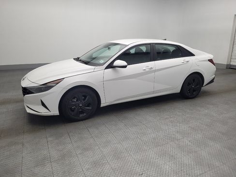 Used 2023 Hyundai Elantra Blue image 2