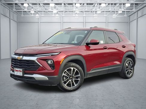 Used 2025 Chevrolet TrailBlazer LT image 1