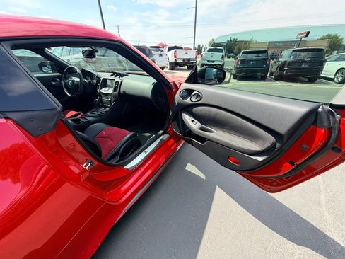 Used 2017 Nissan 370Z NISMO RWD image 18