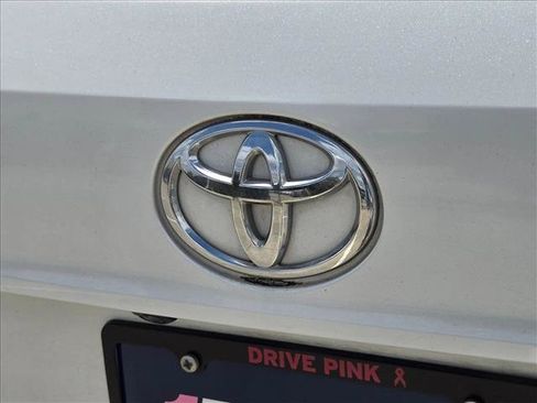 Used 2022 Toyota Highlander XLE FWD image 19
