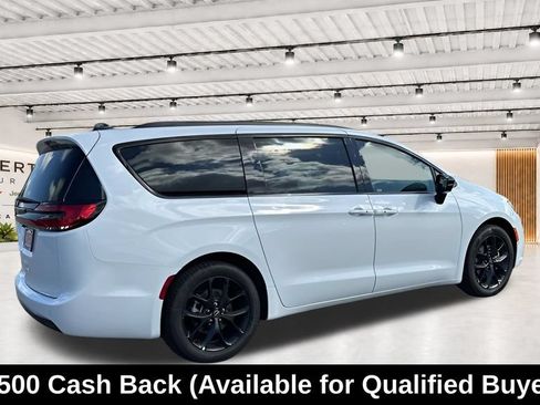New 2026 Chrysler Pacifica Select w/ S Appearance Package FWD image 11