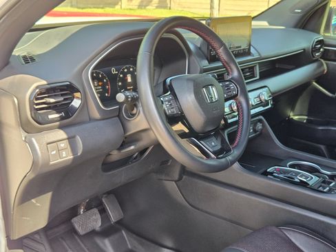 Used 2025 Honda Pilot Black Edition image 12