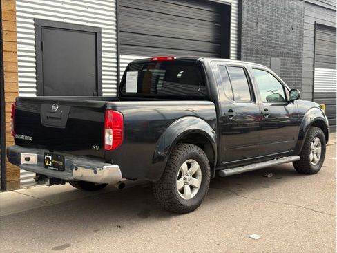 Used 2013 Nissan Frontier SV w/ SV Value Truck Pkg RWD image 3
