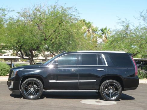 Used 2015 Cadillac Escalade Platinum AWD/4WD image 2