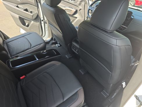 Used 2025 Nissan Pathfinder Platinum AWD/4WD image 11