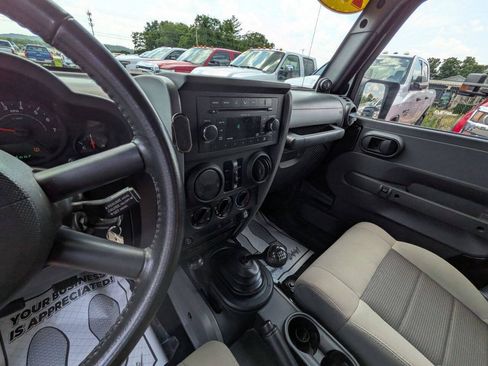 Used 2009 Jeep Wrangler Unlimited X AWD/4WD image 14