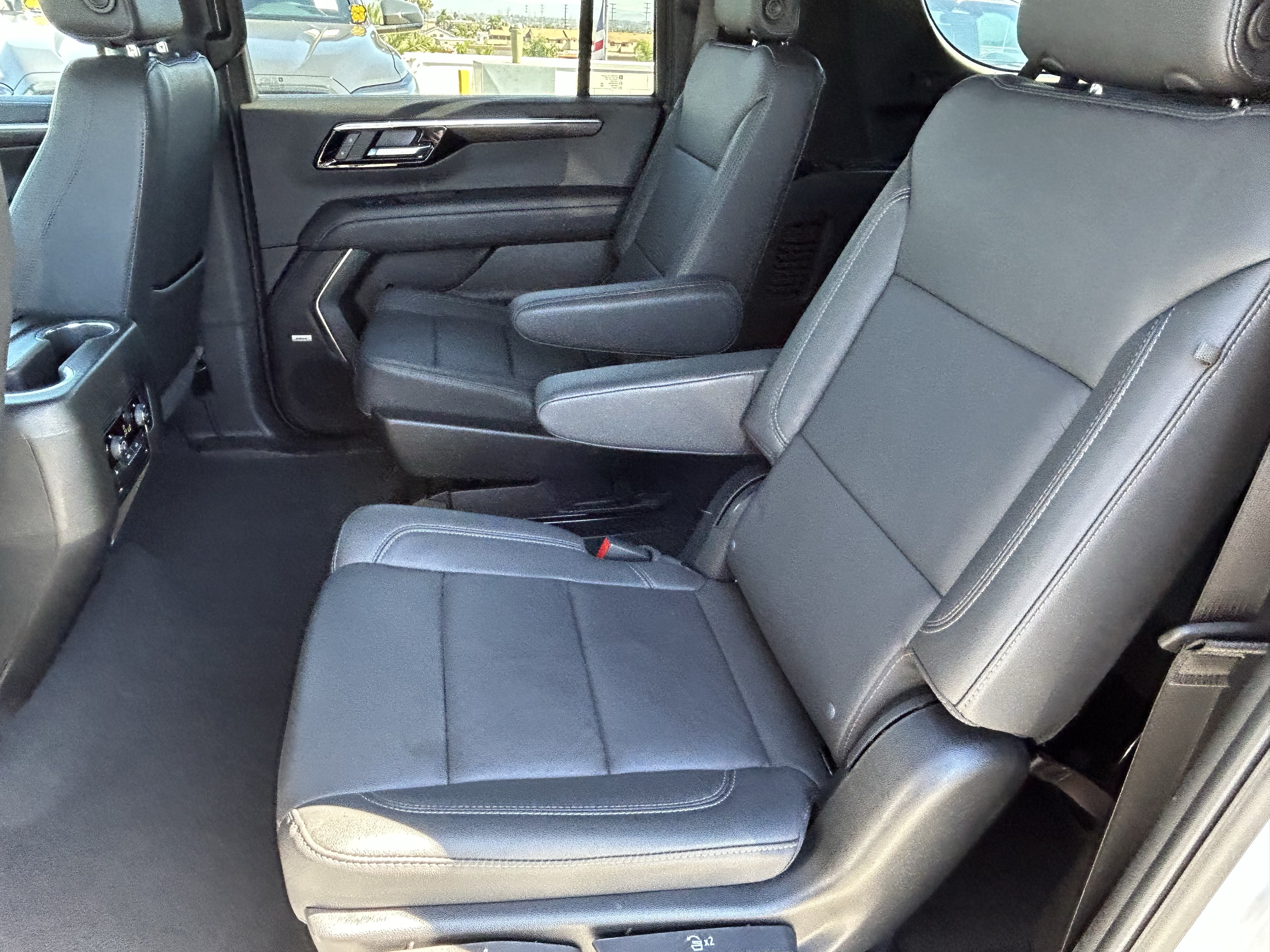 Used 2026 Chevrolet Suburban LT w/ Comfort Package AWD/4WD image 16