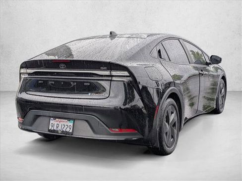 Used 2024 Toyota Prius Prime FWD image 5