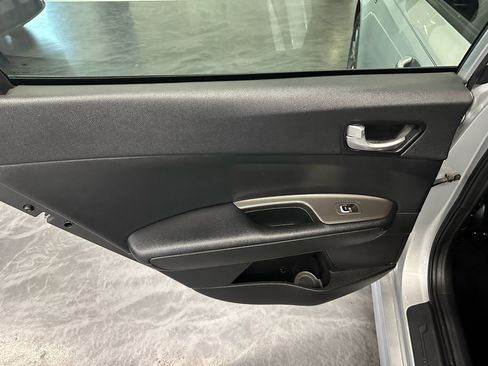 Used 2019 Kia Optima LX image 10