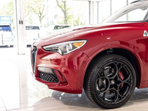 Used 2023 Alfa Romeo Stelvio Quadrifoglio AWD/4WD image 4
