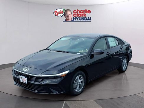 New 2026 Hyundai Elantra SE FWD image 1