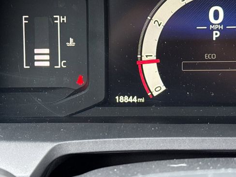 Used 2024 Toyota Tacoma SR image 31