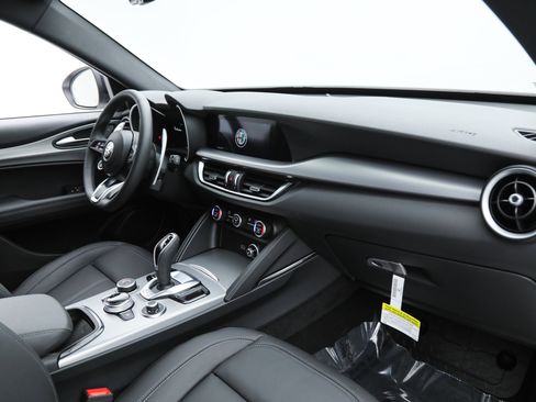 New 2025 Alfa Romeo Stelvio Sprint w/ Convenience Package AWD/4WD image 10