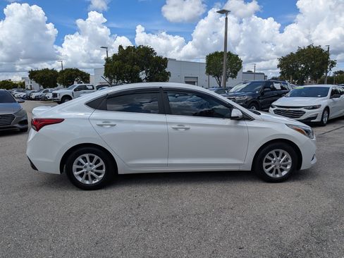 Used 2021 Hyundai Accent SEL FWD image 3