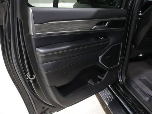 Used 2024 Jeep Wagoneer L Series III w/ Flexible Seating Group image 18