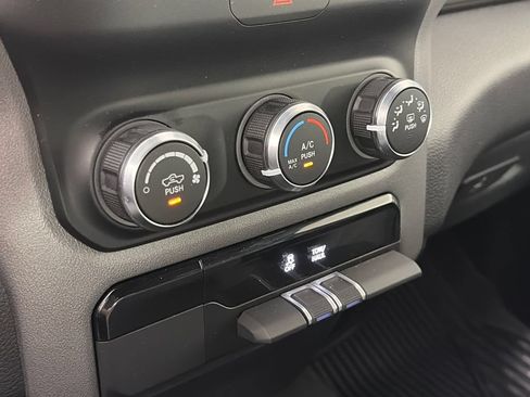 Used 2022 RAM 1500 Big Horn AWD/4WD image 21