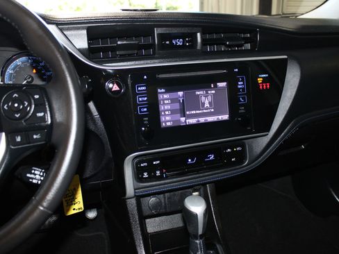 Used 2018 Toyota Corolla SE FWD image 13