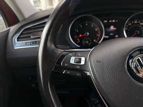 Used 2018 Volkswagen Tiguan SEL image 32